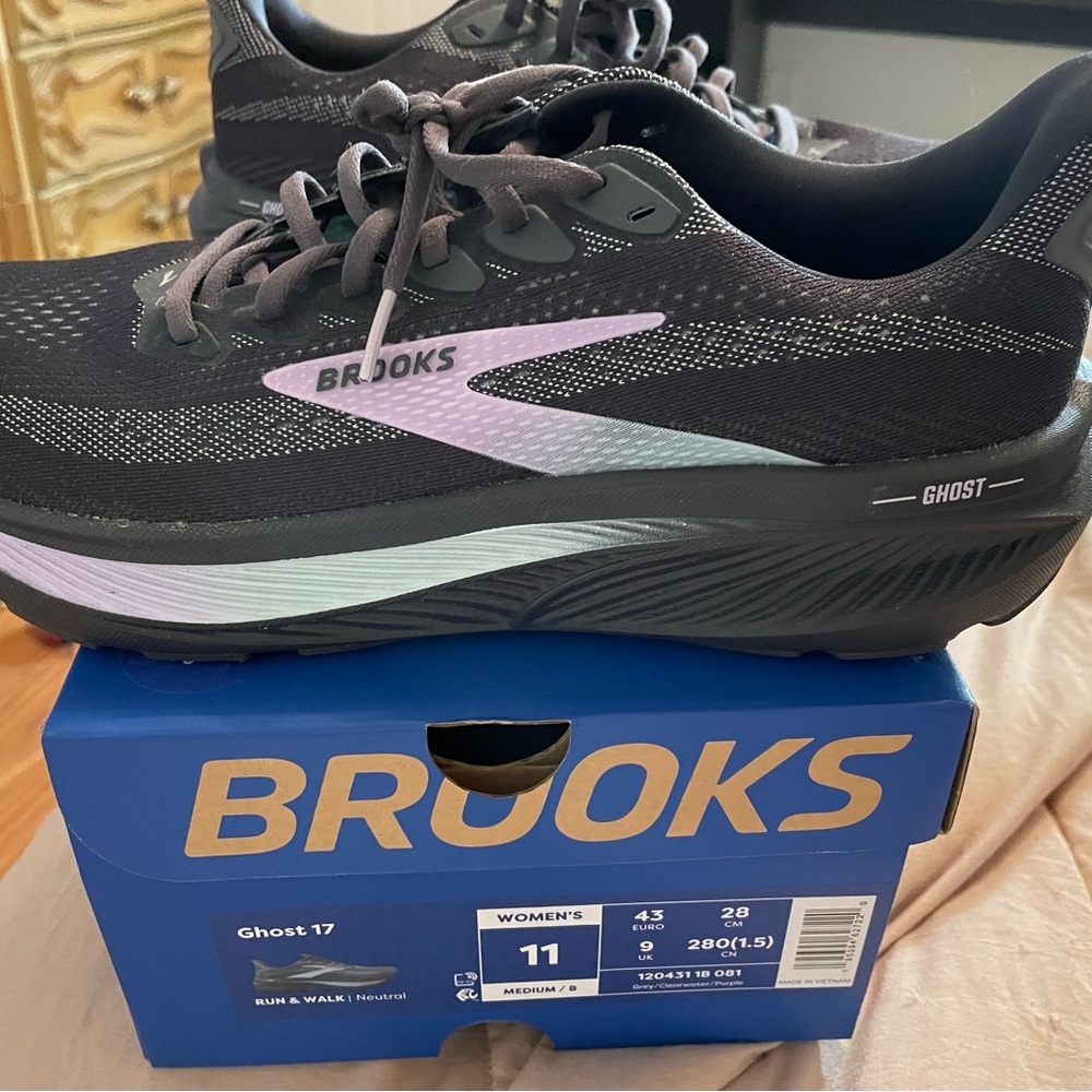 Brooks Ghost 17 Women's Shoes in Black and Lavender